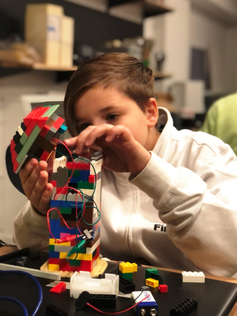 Lego-med-motor-1536x2048